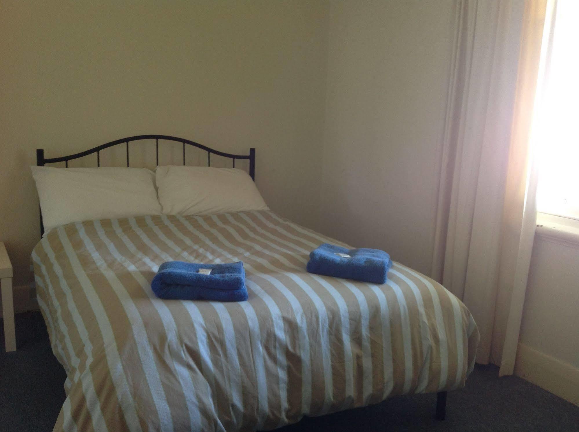 Crown Inn Hotel Kingston Se Esterno foto